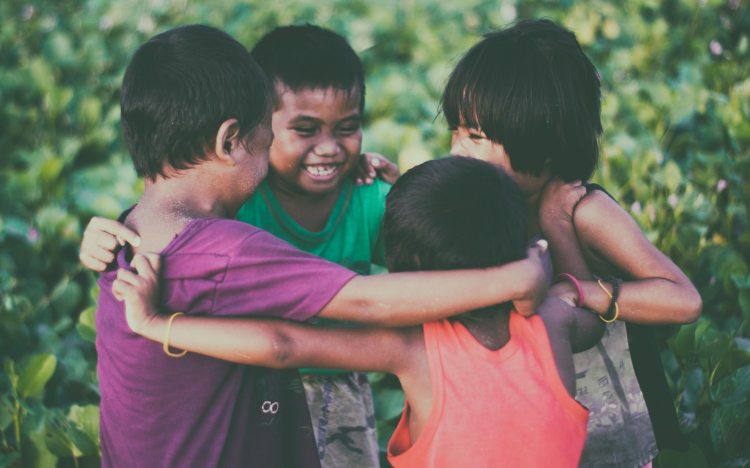 four-toddler-forms-circle-photo-754769